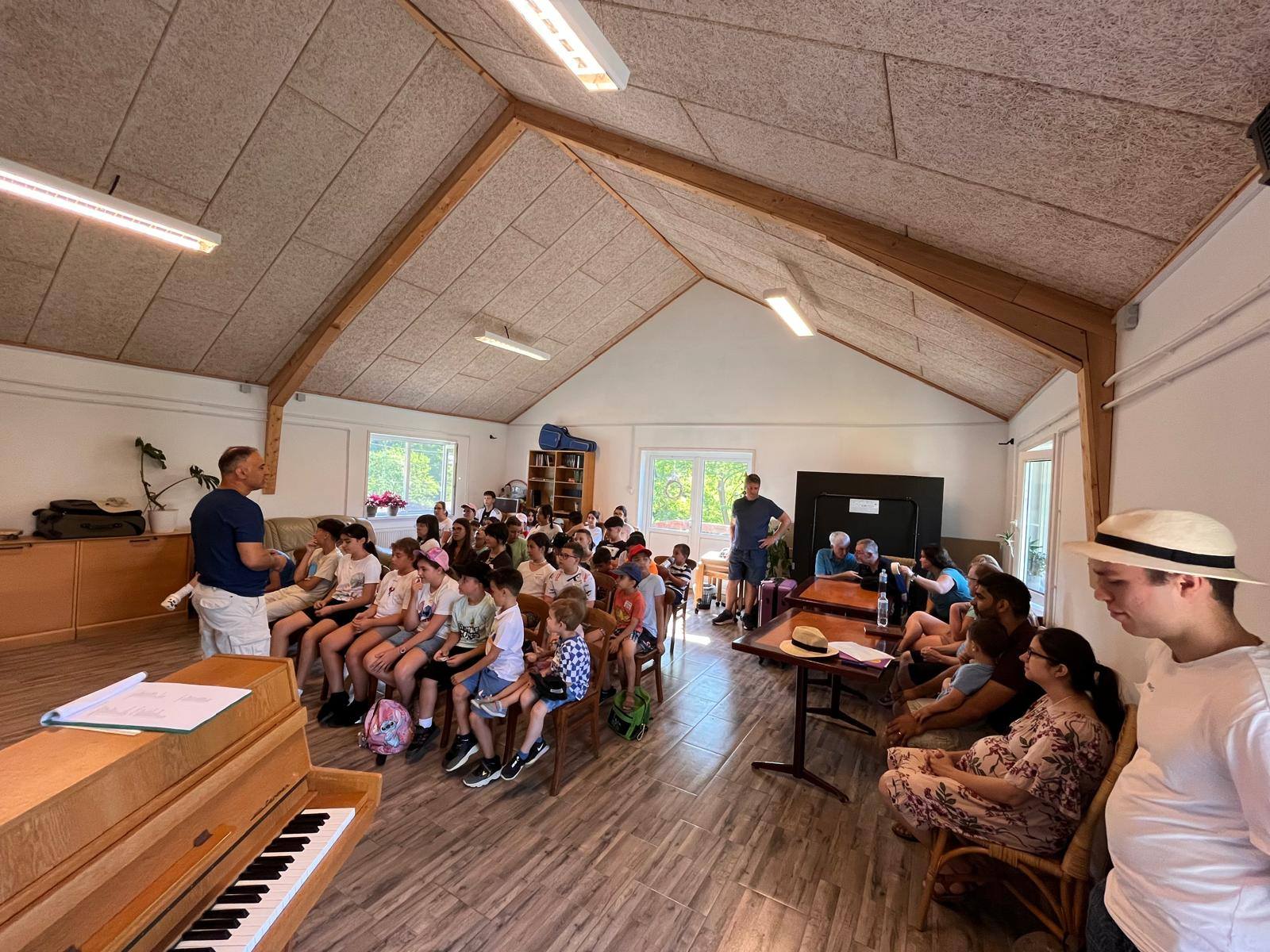 Nicu underviser børnene om David